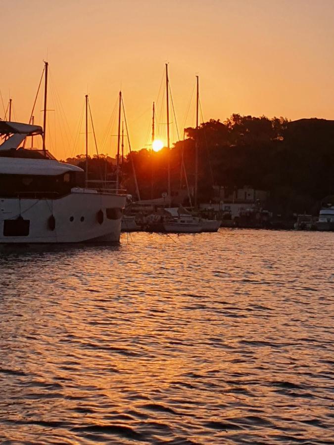 Porquerolles - Nuit Insolite A Bord Du Defi Fou Exterior foto