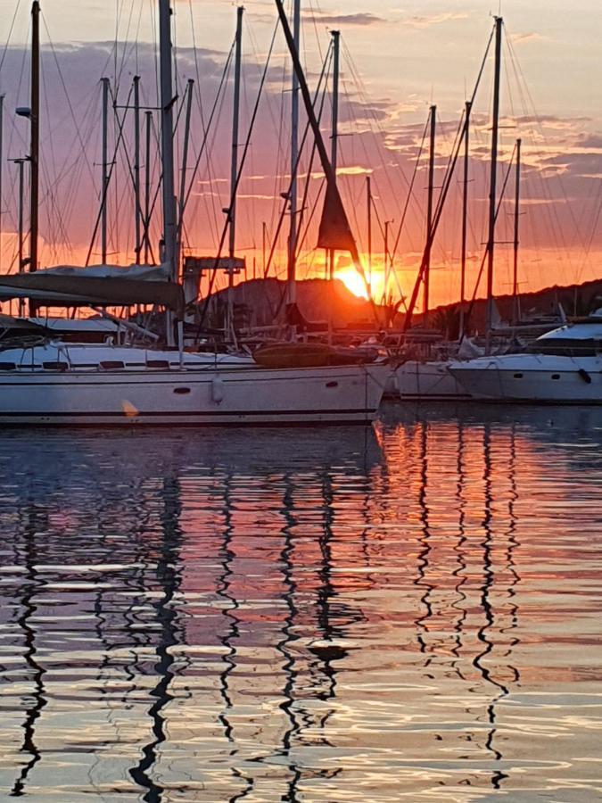 Porquerolles - Nuit Insolite A Bord Du Defi Fou Exterior foto